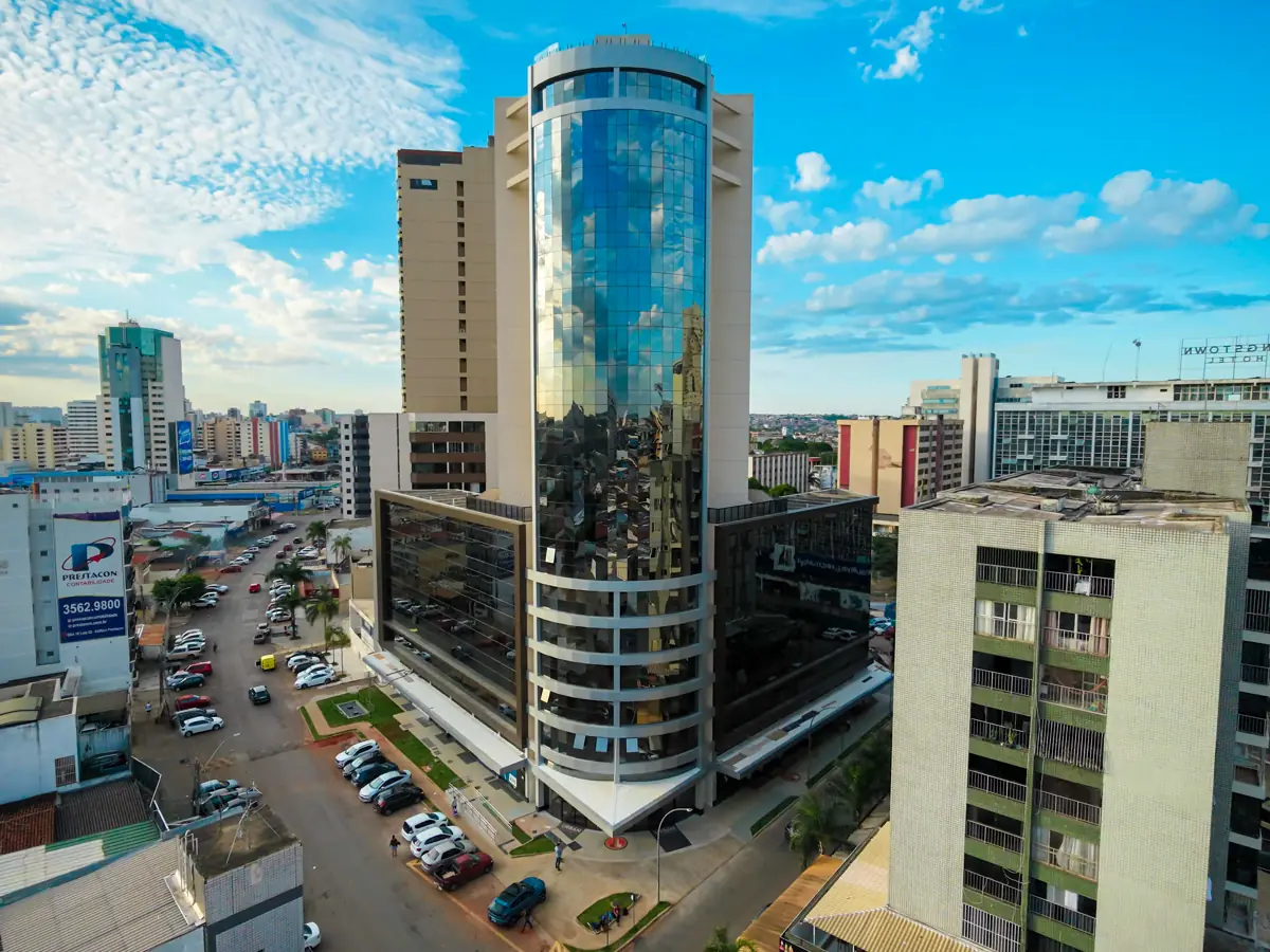 Vídeo tour do Urban Office, com imagens de drone, externas e internas